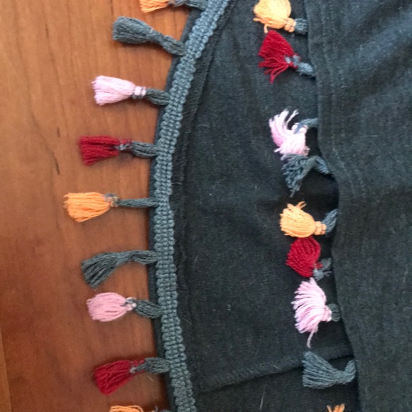 Colorful tasseled sweater - Picture 2 of 4